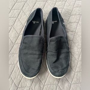 Black Sanuk flat, women’s size 10.